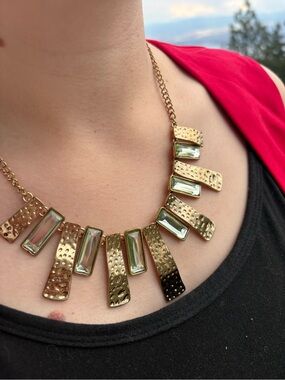 Vintage Unmarked Joan Rivers Gold atone Statement Necklace